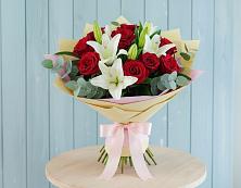 Букет цветов из:  Лилии и Розы во Власихе