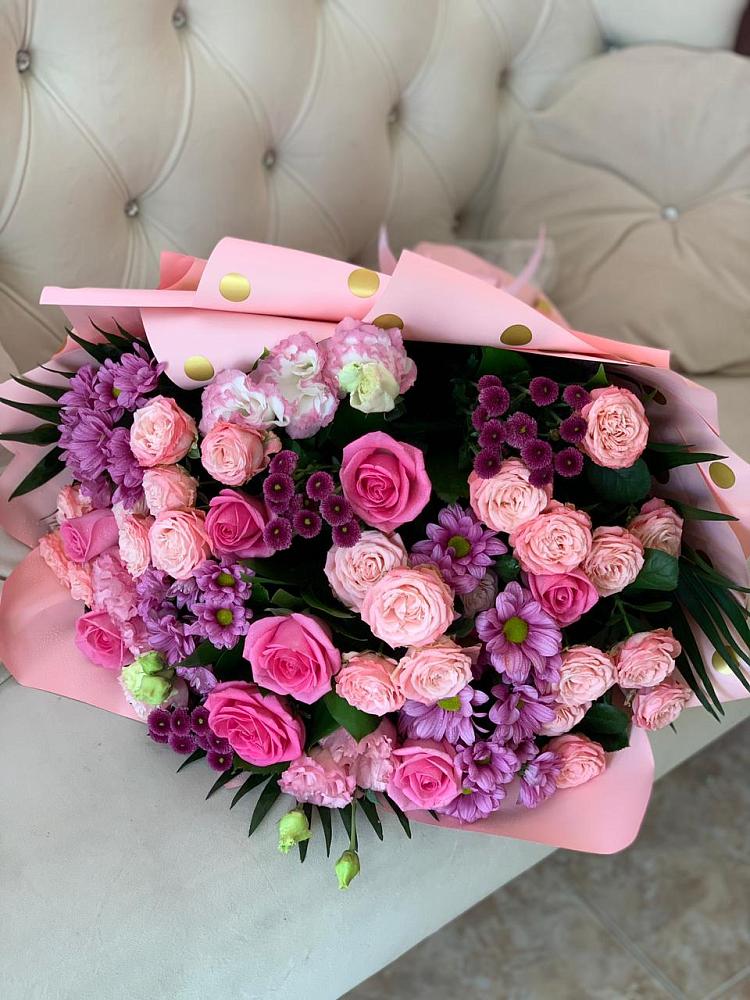 Букет цветов из: Хризантемы, Розы и Лизиантусы во Власихе