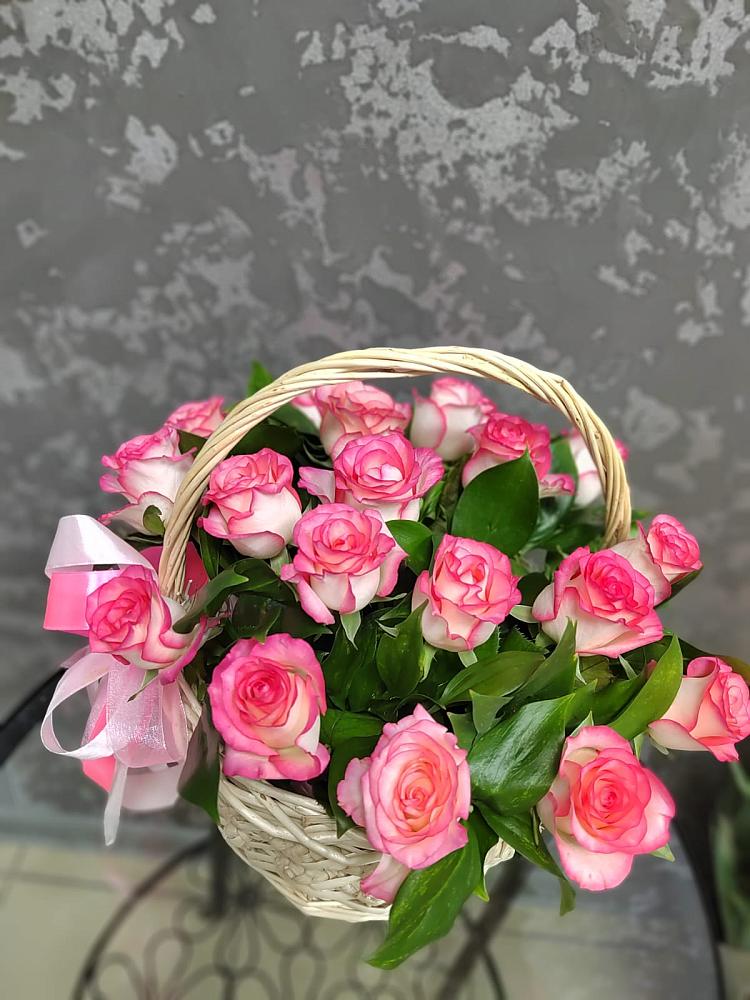 Цветочная композиция из Розы в корзине во Власихе