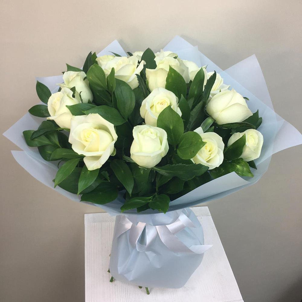 Букет 15 Белых роз Проуд во Власихе