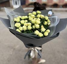 Букет Белые кустовые розы Солинеро во Власихе