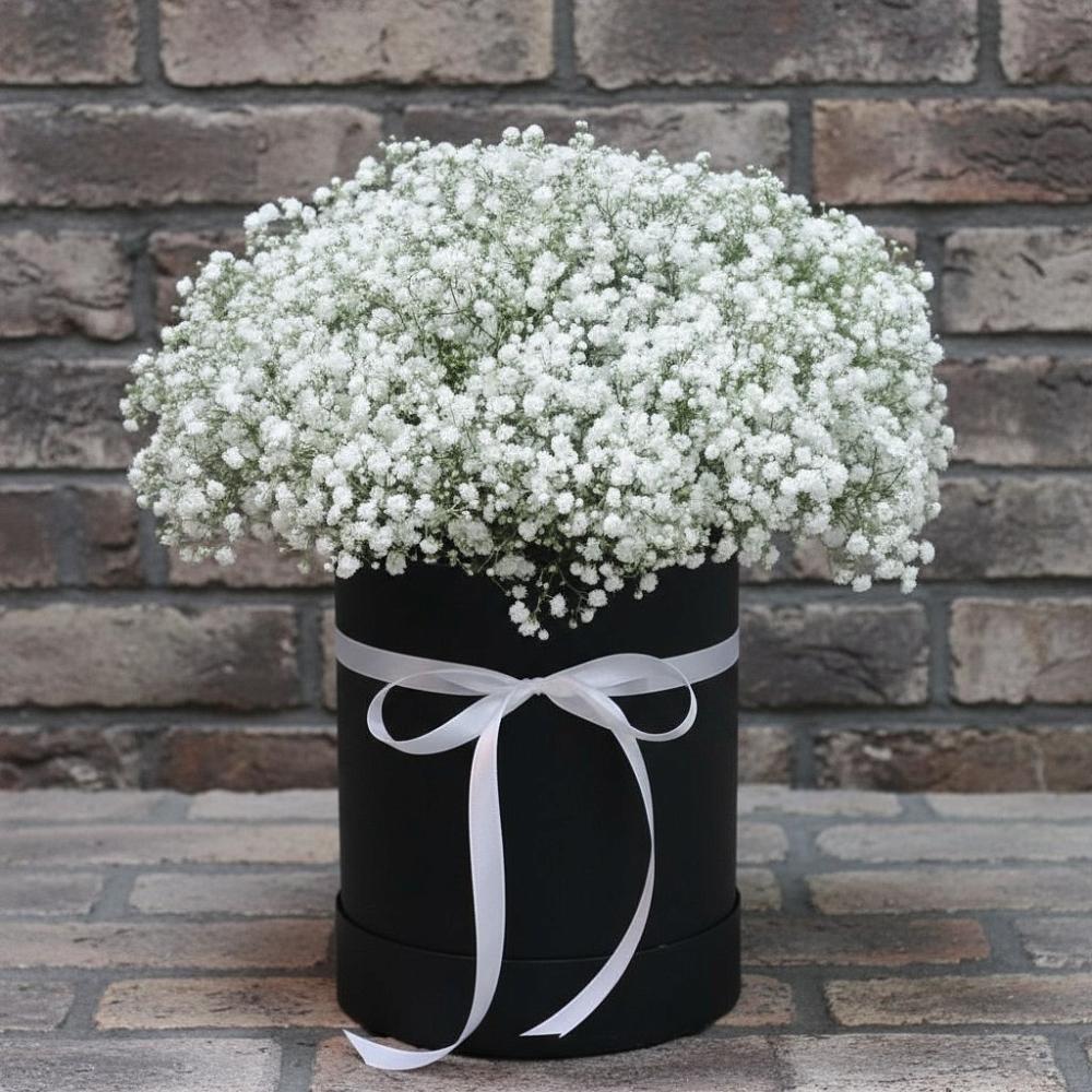 Цветочная композиция из Гипсофила в шляпной коробке во Власихе