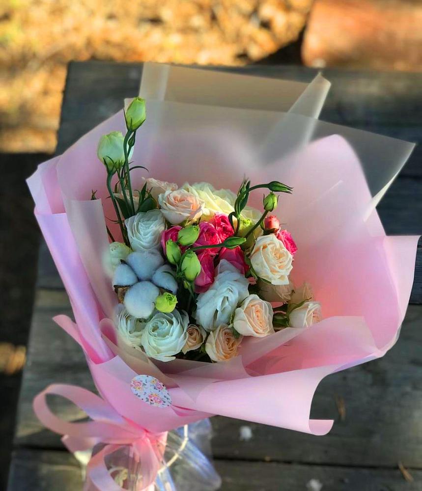 Букет цветов из: Розы и Лизиантусы во Власихе