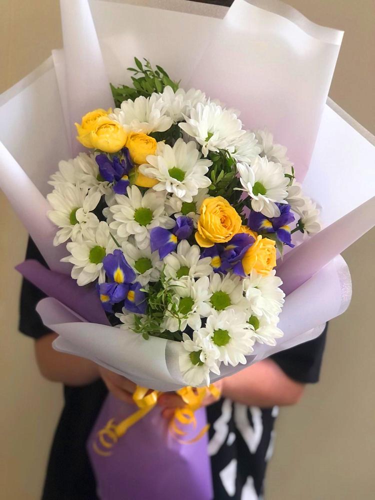 Букет цветов из: Ирисы, Хризантемы и Розы во Власихе