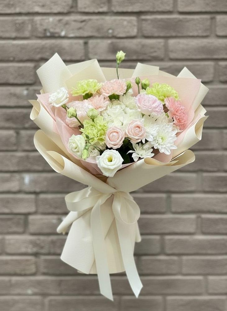 Букет цветов из: Гвоздики, Розы, Лизиантусы и Хризантемы во Власихе