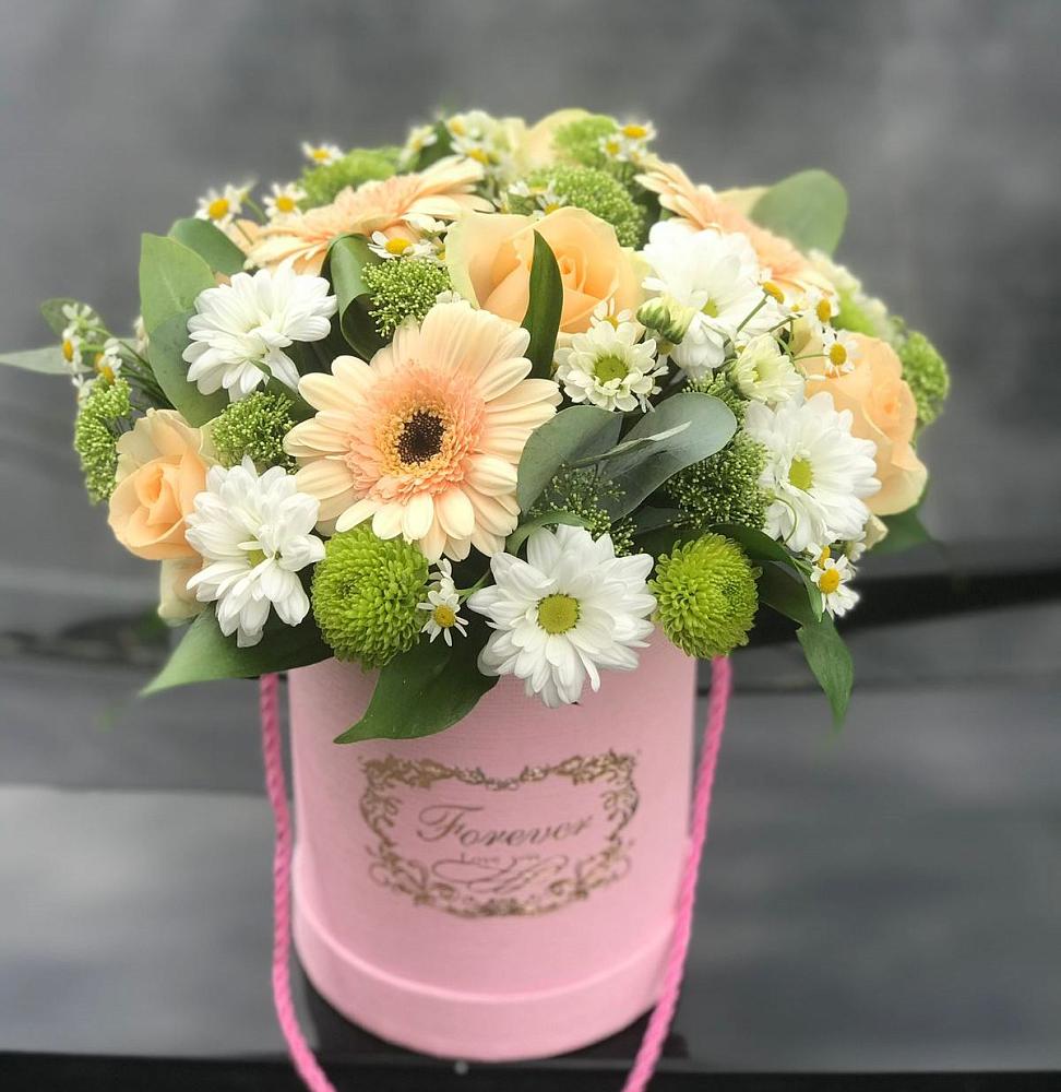 Цветочная композиция из Розы, Герберы и Хризантемы в шляпной коробке во Власихе