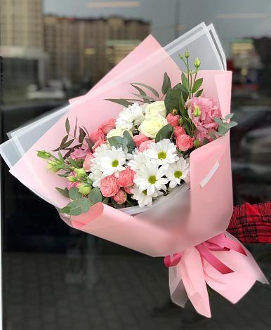Букет цветов из: Розы, Лизиантусы и Хризантемы во Власихе