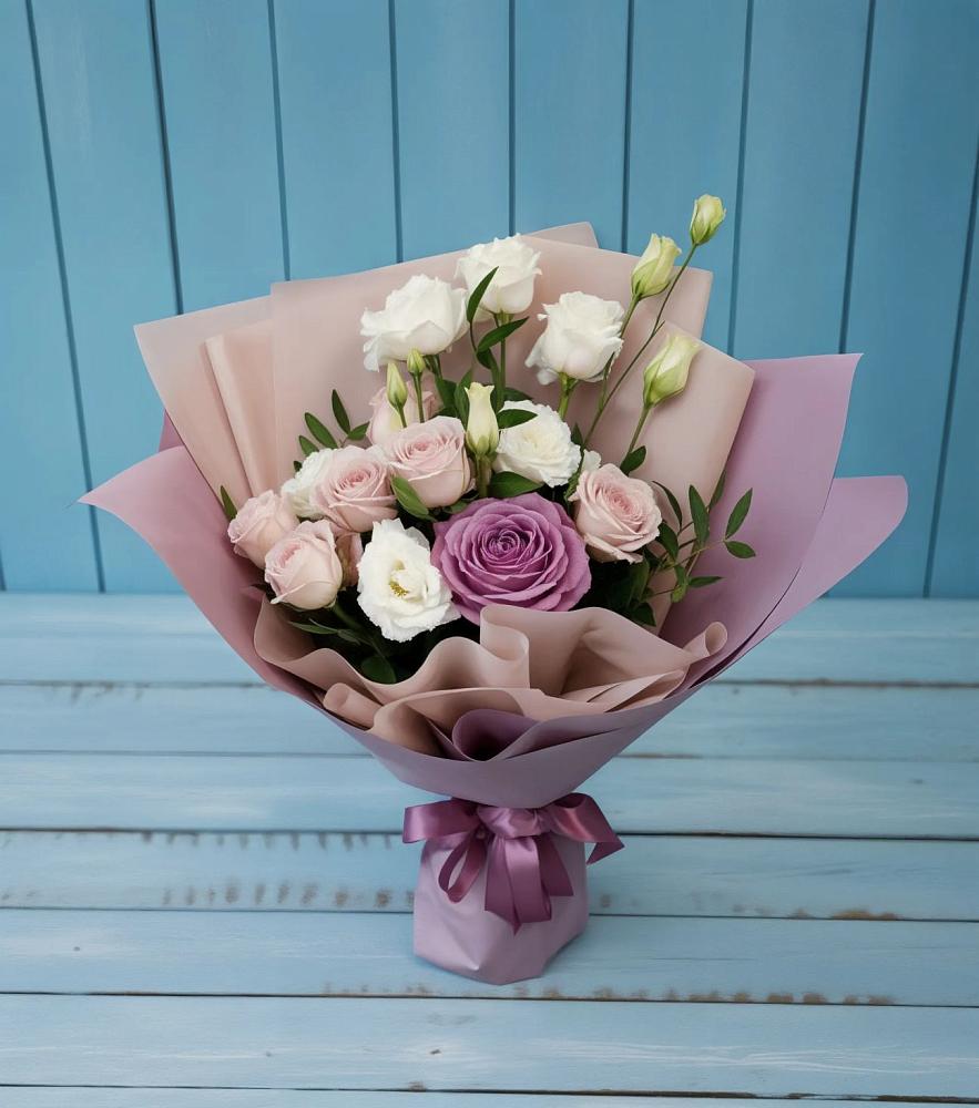 Букет цветов из: Розы и Лизиантусы во Власихе